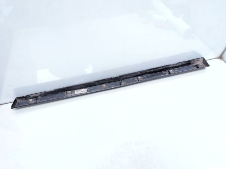 VOLVO V70 2008 GAUCHE CÔTÉ MOULURE PORTES AVANT