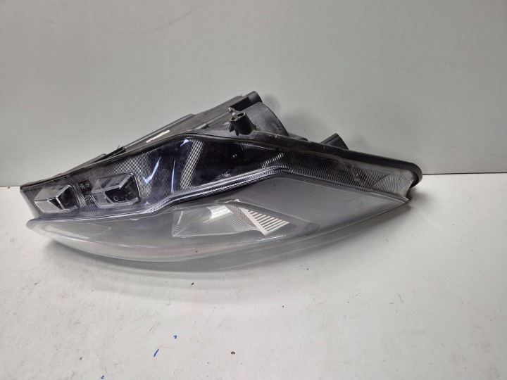 PROJECTEUR DROIT AVANT FORD FOCUS IV MX7B-13E014-CC PHARE DESCRIPTION