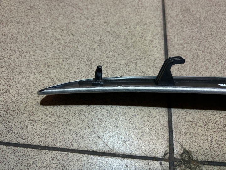 MOULURE DÉCOR FLANC GAUCHE ARRIÈRE ALUMINIUM AUDI A6 C6