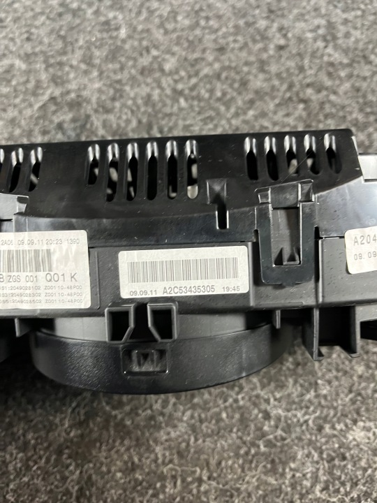 MERCEDES W204 1.8 CGI COMPTEUR TABLEAU DE BORD A2049003508 KILOMÉTRAGE 247TYS
