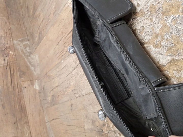 SACS SAKIEWKI SUR VITRE DOUBLURE DE PASSAGE DE ROUE HARLEY ÉLECTRICITÉ TOURING