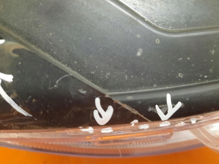 FORD COURIER 13- PROJECTEUR GAUCHE PHARE AVANT AVANT JT7613W030AD