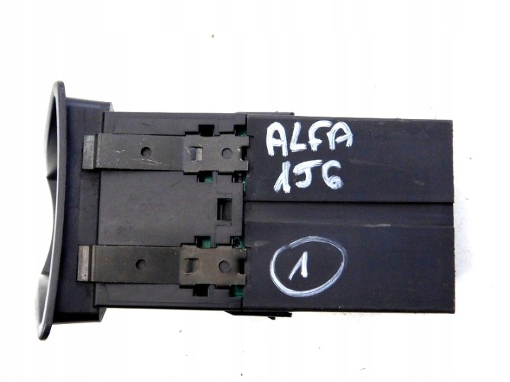 R/20 ALFA ROMEO 156 MONITEUR APPAREILS CONSOLES /1