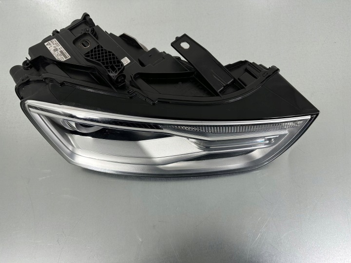 PROJECTEUR AVANT CÔTÉ DROITE AUDI Q3 8U 8U0941006C