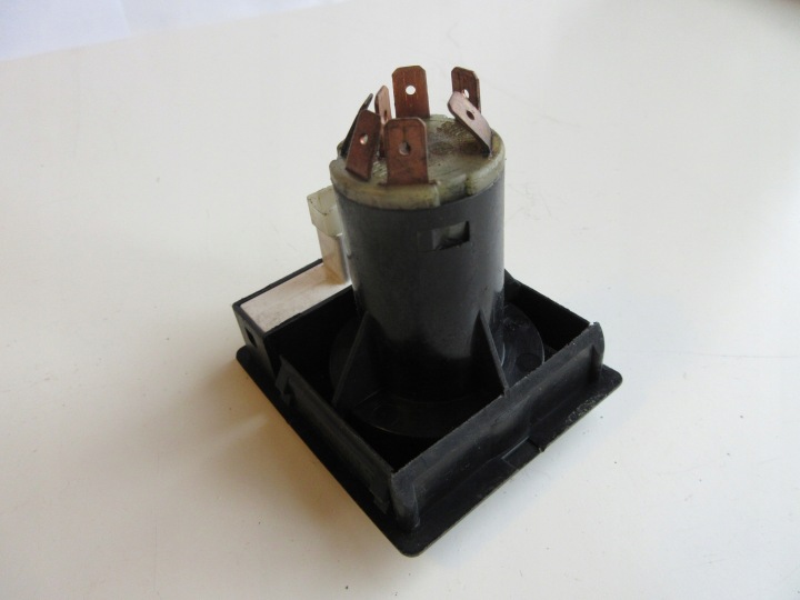 COMMUTATEUR FEUX OPEL REKORD E SENATOR 90057580