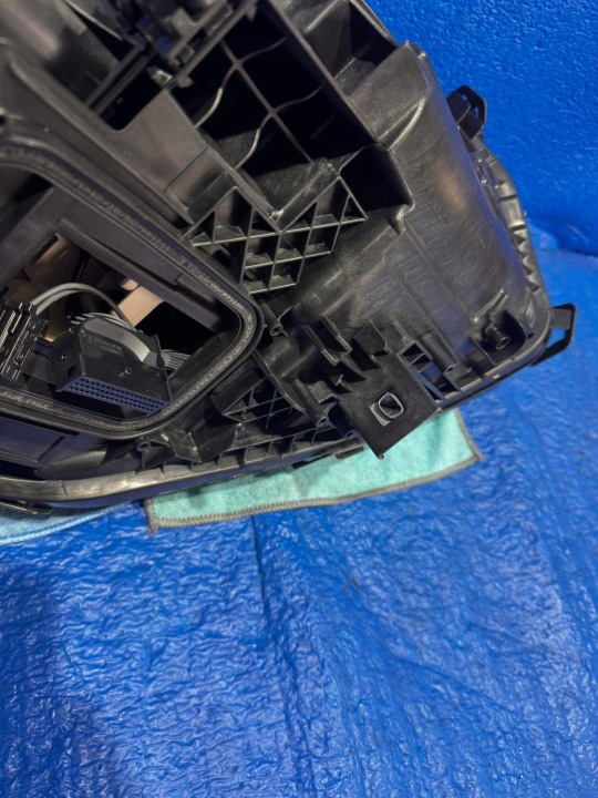 MERCEDES-BENZ EQA EQB 2022 GAUCHE CÔTÉ PHARE AVANT A2439068900