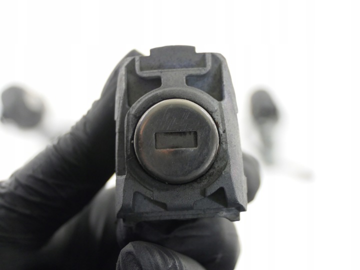 CONTACTEUR D'ALLUMAGE INSERT CLÉ SEMELLE SERRURE BOUCHON GOULOTTE DE REMPLISSAGE CARBURANTS PEUGEOT 208 12-15R.