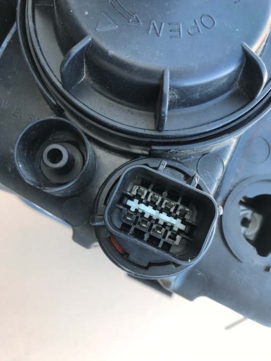 HYUNDAI I10 II 13- PHARE GAUCHE PROJECTEUR GAUCHE AVANT 92101-B9000 EUROPE