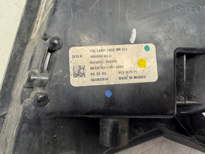 TESLA AVEC PHARES ANTIBROUILLARD DROIT AVANT 1006000-00-D