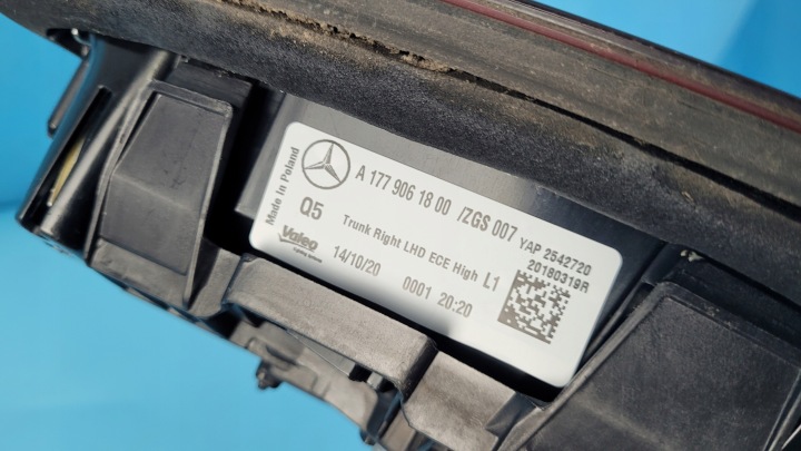 MERCEDES W177 A200 20R PHARE DROIT ARRIÈRE LED DANS COUVERCLE DE COFFRE A1779061800