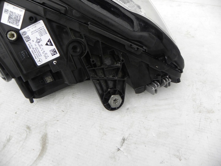 MERCEDES-BENZ C-KLASSA LIFT 205,W205,MULTIBEAM LED PHARE AVANT DROITE