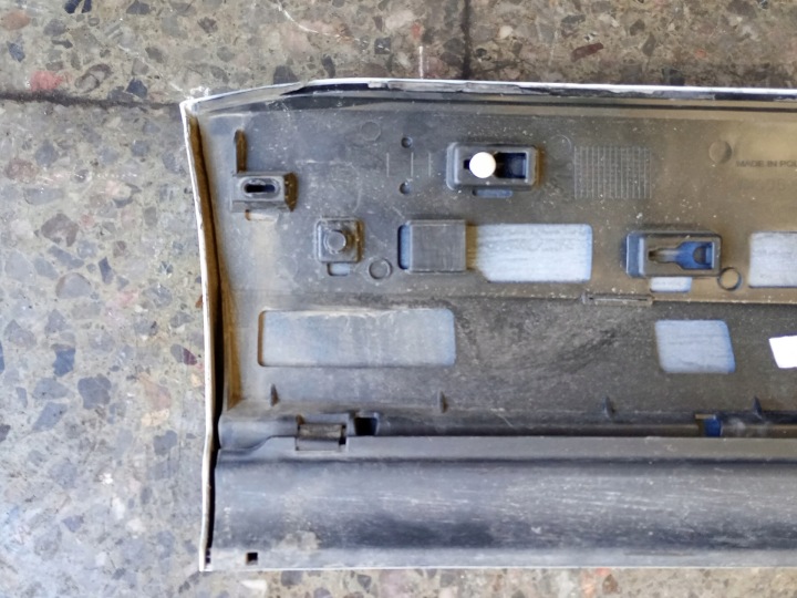 760854949D MOULURE PORTES GAUCHE ARRIÈRE VW TOUAREG III BLANC