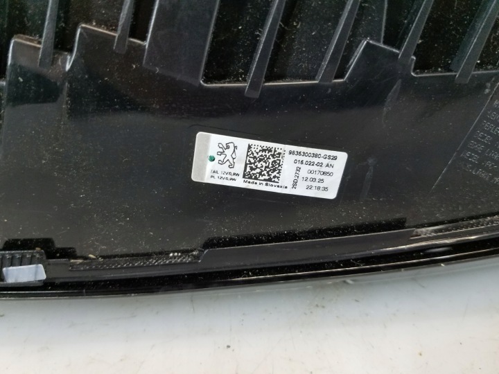 PHARE ARRIÈRE DANS COUVERCLE DE COFFRE PEUGEOT 308 III T10 HAYON