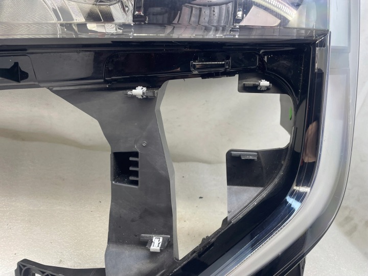 PHARE GAUCHE AVANT RENAULT MASTER IV 4 V 5 24- 260608459R EUROPE