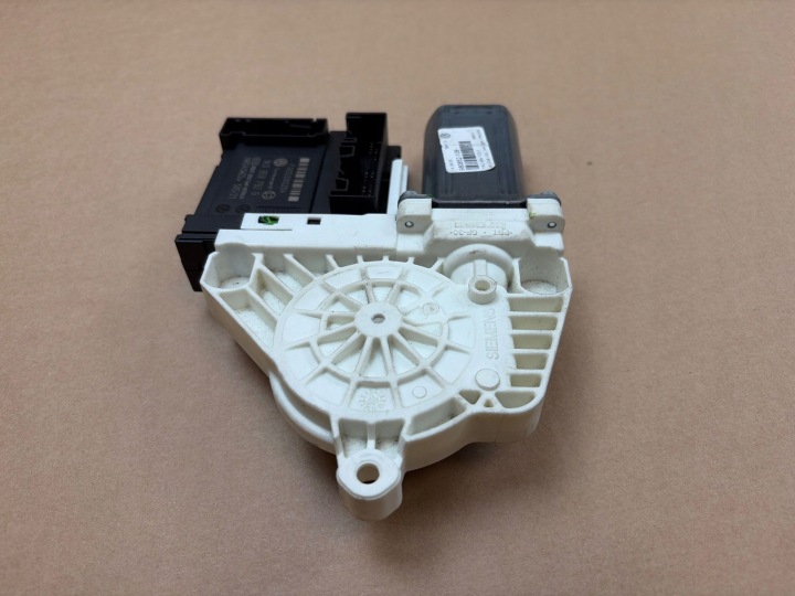 PETIT MOTEUR VITRES AVANT GAUCHES PORTES VW PASSAT VARIANT B6 (3C5) 980852109
