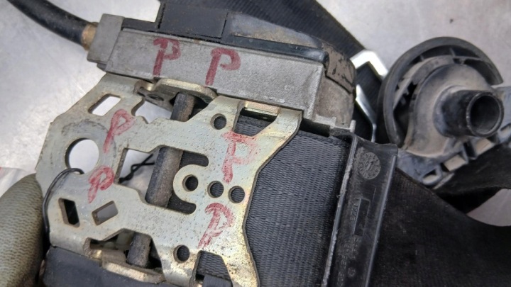 CEINTURE DE SÉCURITÉ DROIT AVANT VW CADDY 1.4B 01R 6K4857706A