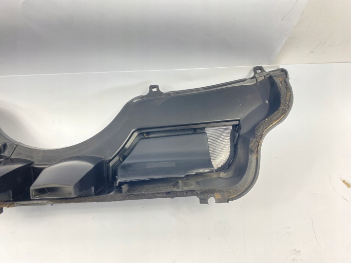DOUBLURE DE PASSAGE DE ROUE CENTRAL PLASTIQUE PROTECTION ESSUIE-GLACES MERCEDES W124 1246204278