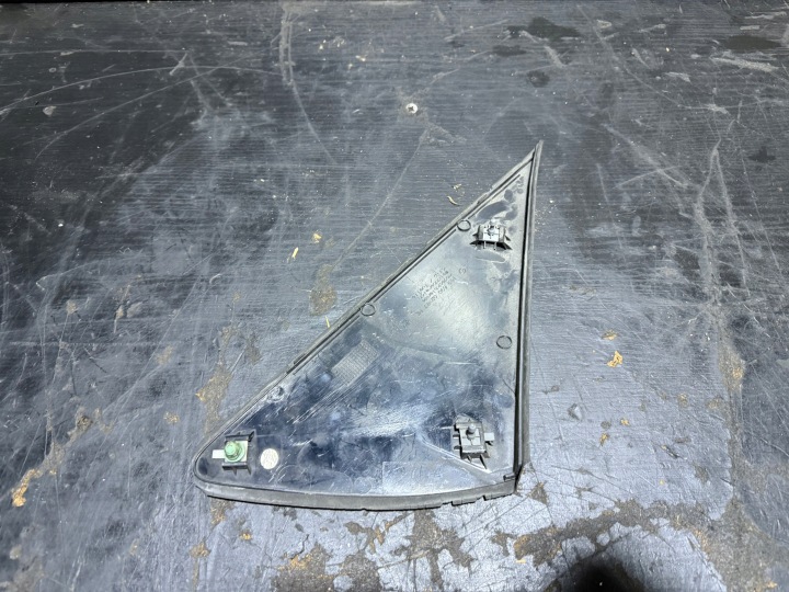 MERCEDES A CLASSE W169 TRIANGLE PROTECTION GARDE-BOUE DROIT AVANTGARDE ORIGINAL