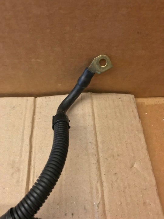 VOLKSWAGEN POLO V 6R 2010 PLUS SERRE-CÂBLE FIL BATTERIE