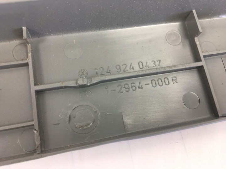 PROTECTION CALANDRE CHARNIÈRES ARRIÈRE BANQUETTES ARRIÈRE MERCEDES W124 UNIVERSEL S124 1249240437