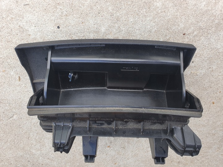 AUDI A4 B8 A5 A6 A7 Q3 Q5 BOÎTE À GANTS SOUS SIÈGE NOIR UCHYLNY 8K0882602B