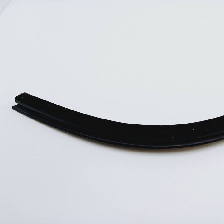JOINT D'ÉTANCHÉITÉ VITRES PORTES DROIT AVANT OPEL VIVARO LIFT NR32