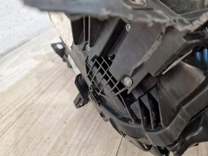PHARE DROITE AVANT RANGE ROVER SPORT III L461 N9X2-13W029-EJ