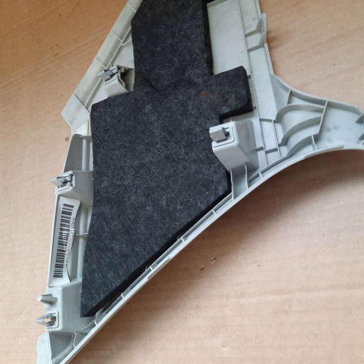 SKODA FABIA 3 HAYON PLASTIQUE PROTECTION MONTANTS GAUCHE ARRIÈRE 6V6867287