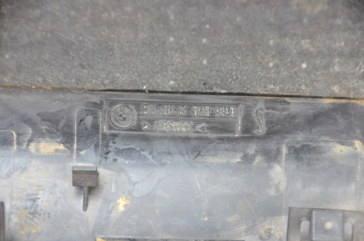 BMW E31 840 850 GRILLE ARRIÈRE PULKI 8164994