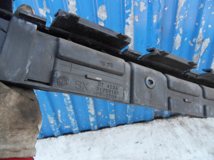 FIAT GRANDE PUNTO 05-11 GLISSIÈRE SOUS PARE-CHOCS ARRIÈRE DROIT GAUCHE ENSEMBLE 5D