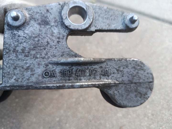 POIGNÉE FIXATION POMPES ABS MERCEDES-BENZ A W169 LIFT