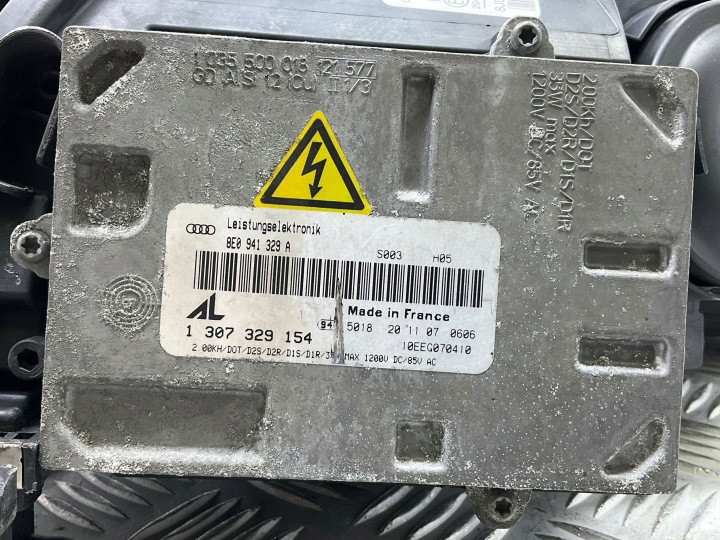 2007 AUDI TT TTS MK2 PROJECTEUR 8J0941004J