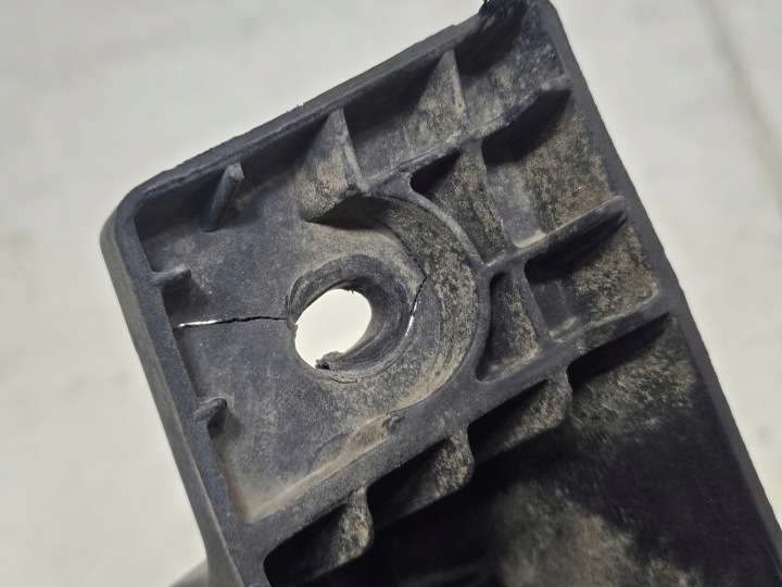 DODGE RAM 09-18 FIXATION FILTRE AIR 5.7B 53032453AE USA