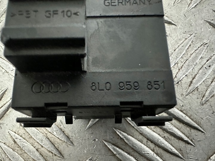 AUDI A3 8L COMMUTATEUR VITRE 8 GOUPILLE 8L0959851