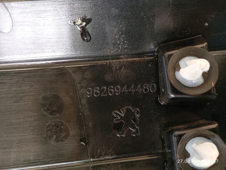 CACHE MOULURE COUVERCLES DE COFFRE COUVERCLES DE COFFRE ARRIÈRE ARRIÈRE PEUGEOT 208 II 19-24ROK 9826944480