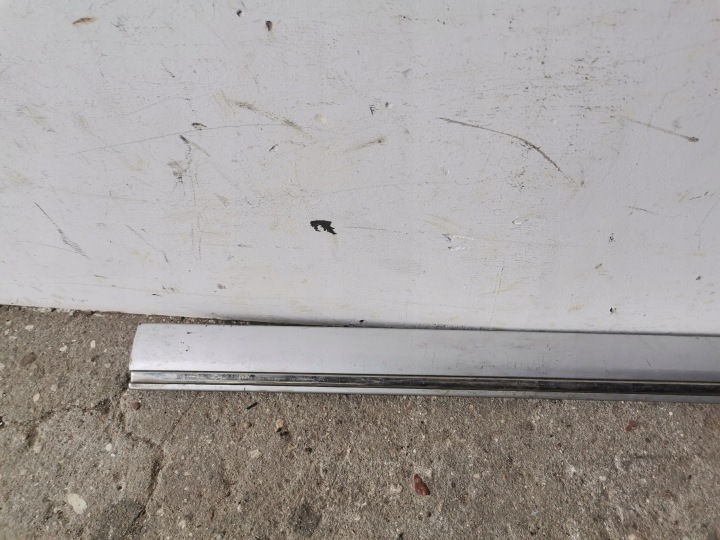 MOULURE PORTES GAUCHE AVANT MERCEDES W203 A2036904962
