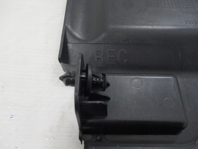 PEUGEOT 308 T9 LIFT GUIDE D'AIR GAUCHE