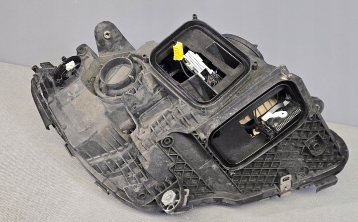 MERCEDES C-KLASA W205 RESTYLAGE LIFT 18-21 PHARE AVANT MULTIBEAM A2059068505KZ