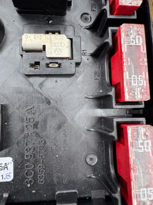 VW TIGUAN I 5N 5N0 2.0 TDI BOÎTE FUSIBLES 3C0937125A AUTOMATE 4X4