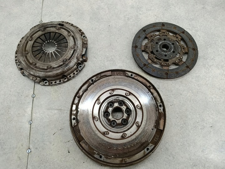 VOLANT BIMASSE COMPLET VOLVO C30 063082000229 3M51-7550-D1D SACHS