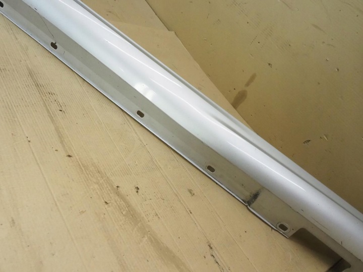 SEUIL MOULURE SEUIL GAUCHE MERCEDES C W204 BERLINE UNIVERSEL AMG 2046981354