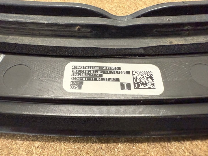 AUDI Q5 80A MOULURE GARDE-BOUE SIERP GAUCHE AVANT 80A853717J