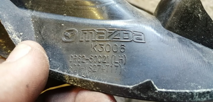 MAZDA 2 10-14 GRILLE PARE-CHOCS DR6250C21
