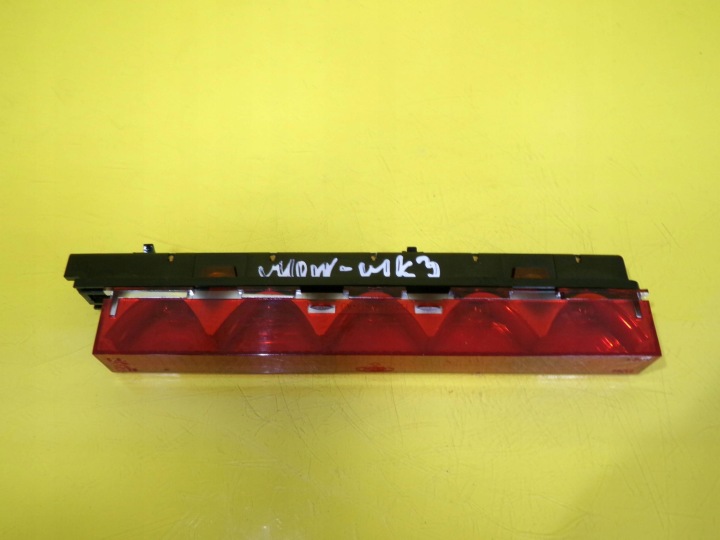 TROISIÈME LANTERNE STOP PIED FORD MONDEO MK III 1S71-13A613-AD NR121