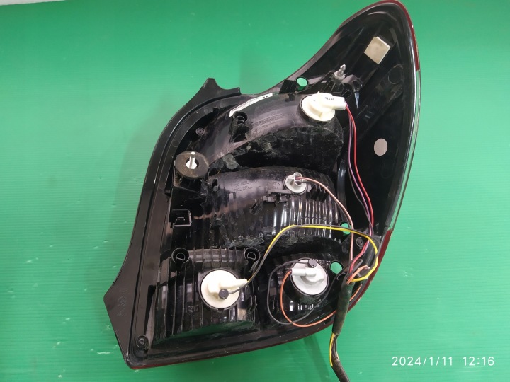 PHARE GAUCHE ARRIÈRE ARRIÈRE PEUGEOT 108 81321001 81560-0H132