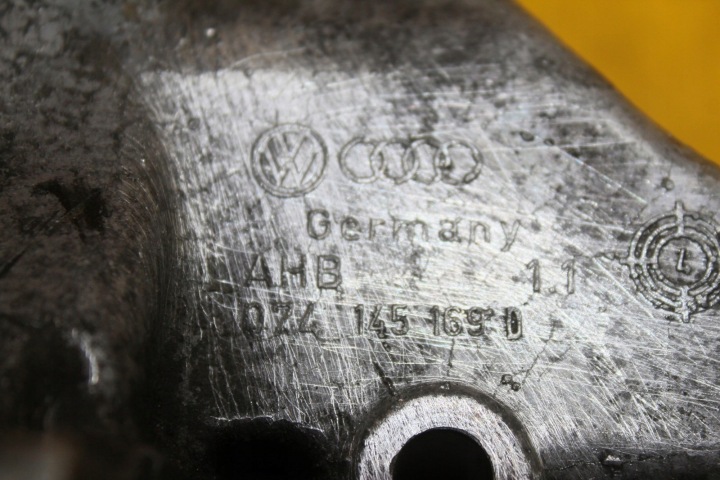 POIGNÉE SUPPORT MOTEUR 074145169D LT 35 2.5 TDI AGX