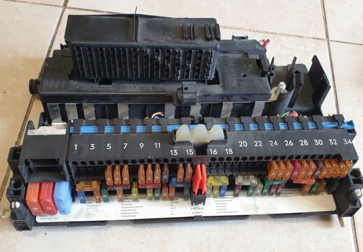 BOÎTE FUSIBLES FUSIBLE BMW 3 E46 8364540