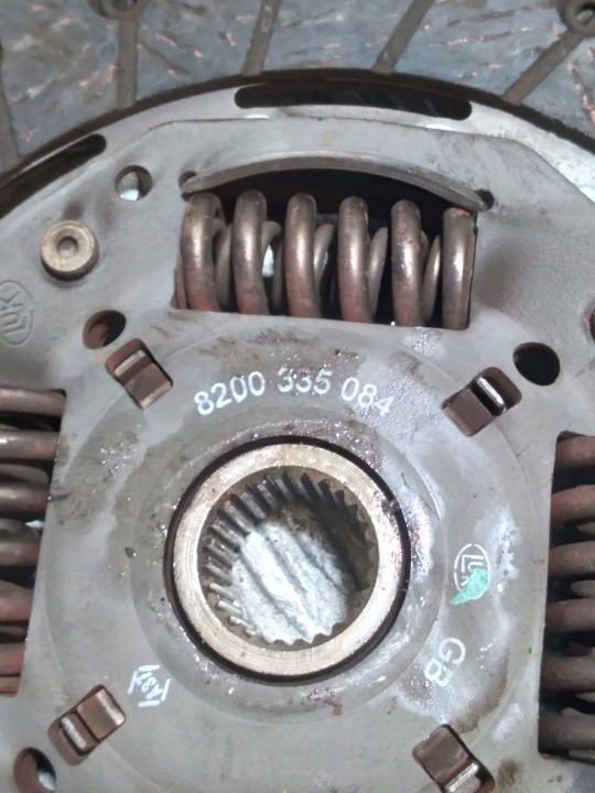 DISQUE COLLIER ADHÉRENCE RENAULT TWINGO 2 8200335084