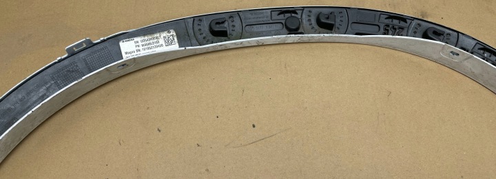 K91 BMW X1 U11 MODULE MOULURE GARDE-BOUE DROITE AVANT 9881962 5A06114