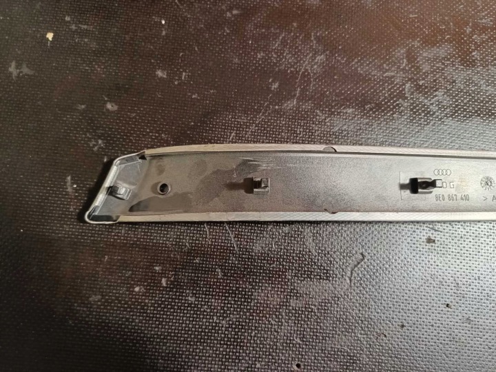 MOULURE PORTES DROITE AVANT AUDI A4 B6 8E0867410